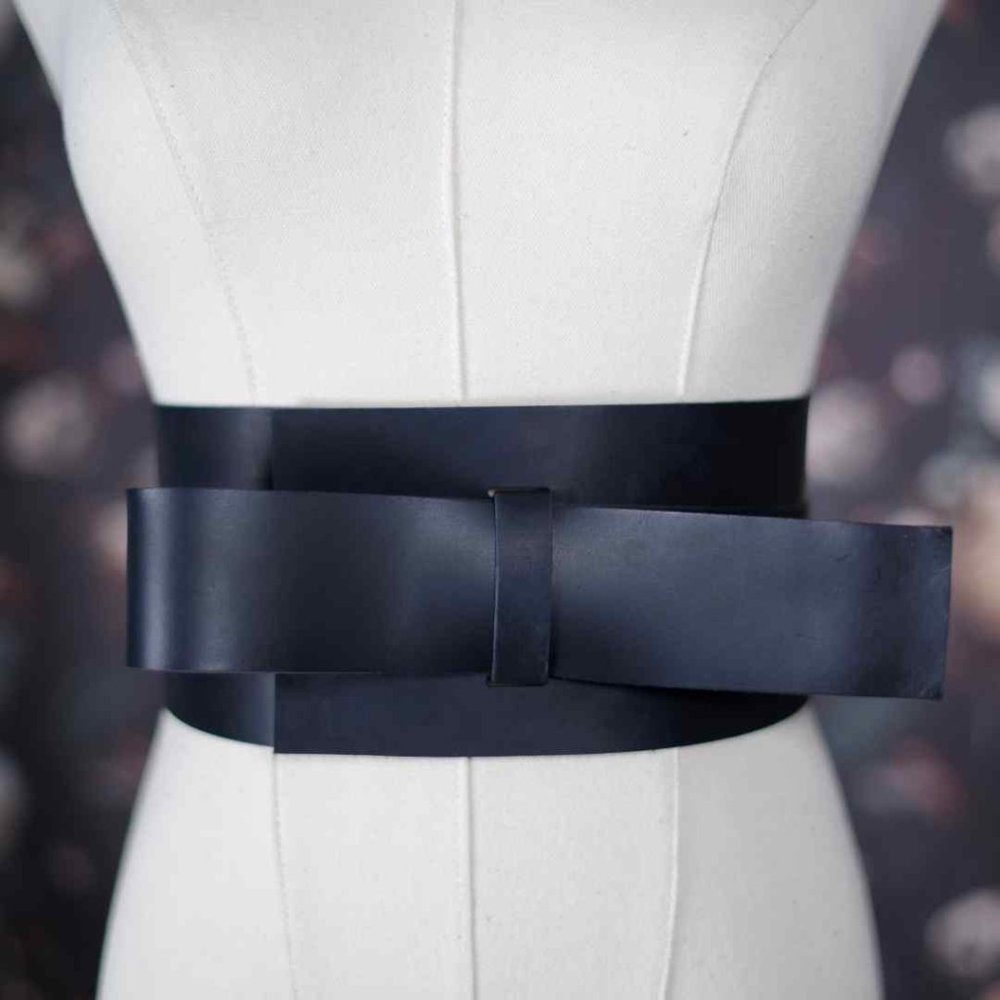 Musette Belt in Matte Black Leather
